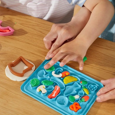 PLAY-DOH Zestaw STARTERS MAŁY KUCHARZ I NAUKA KROJENIA Ciastolina HASBRO F6904