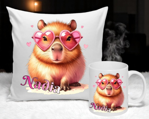 ZESTAW KUBEK I PODUSZKA CAPIBARA KAPIBARA PREZENT + IMIĘ wz1 Nadia