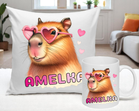 ZESTAW KUBEK I PODUSZKA CAPIBARA KAPIBARA PREZENT + IMIĘ wz2 Amelka