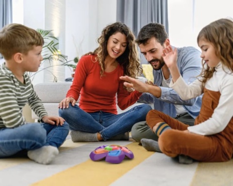 Gra elektroniczna rodzinna CZY TO FAŁSZ CZY TO PRAWDA? dla szybkich i bystrych