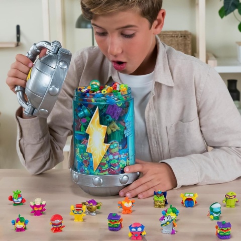 SUPERTHINGS Zestaw KAPSUŁA na figurki Kazoom CARRE CASE + 8 Figurek