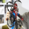FIGURKA SPIDERMAN VENOMVERSUS zmienia kolor Liquid Shifter 27 cm z Venomem