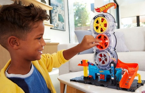 HOT WHEELS WARSZTAT OPON tor samochodowy garaż z windą i zjazdem Autko