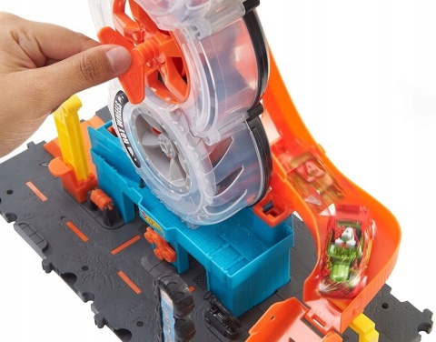 HOT WHEELS WARSZTAT OPON tor samochodowy garaż z windą i zjazdem Autko