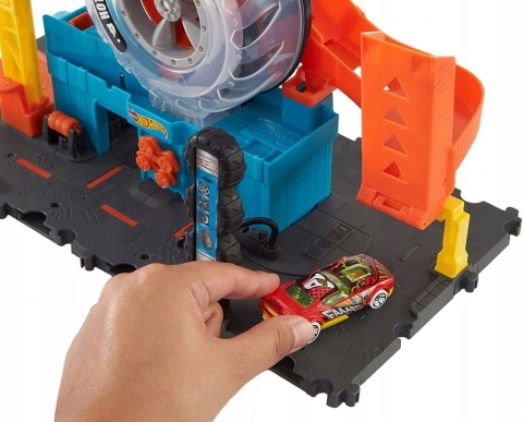 HOT WHEELS WARSZTAT OPON tor samochodowy garaż z windą i zjazdem Autko